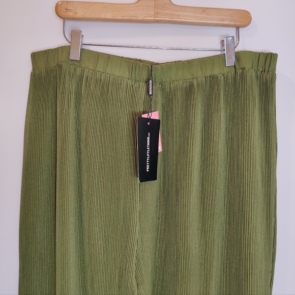 NEW PrettyLittleThing Tall Olive Plisse High Waisted Wide Leg Pants Size 16 - Picture 6 of 11